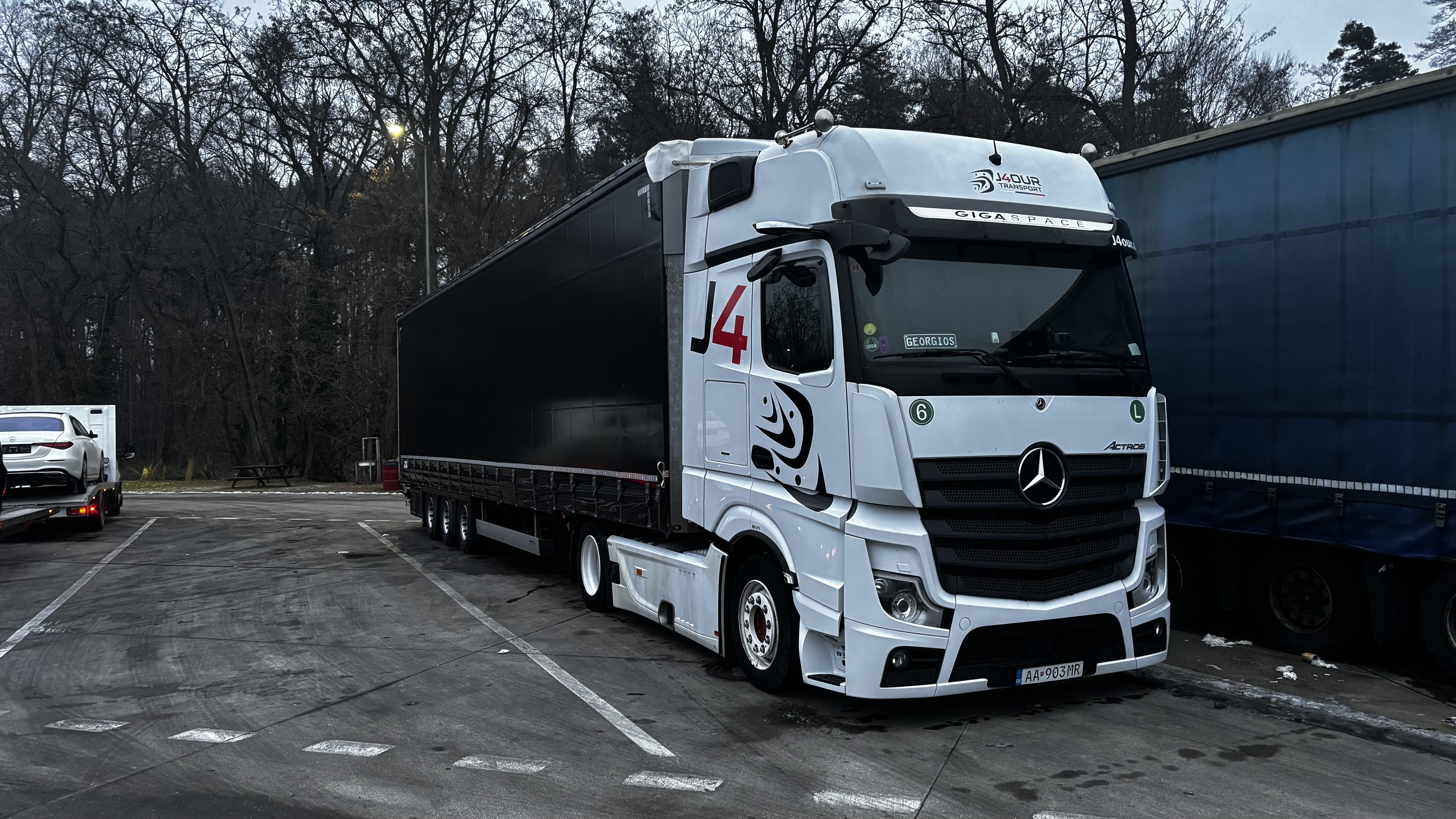 Kamión J4 Transport